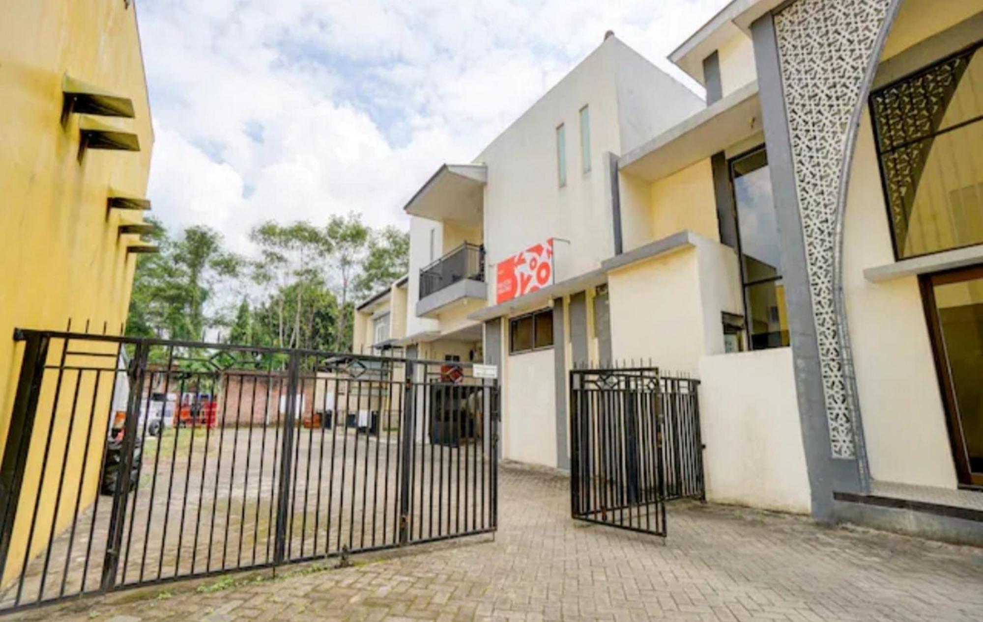 Blimbing  Reddoorz Near Plaza Araya Malang酒店 外观 照片